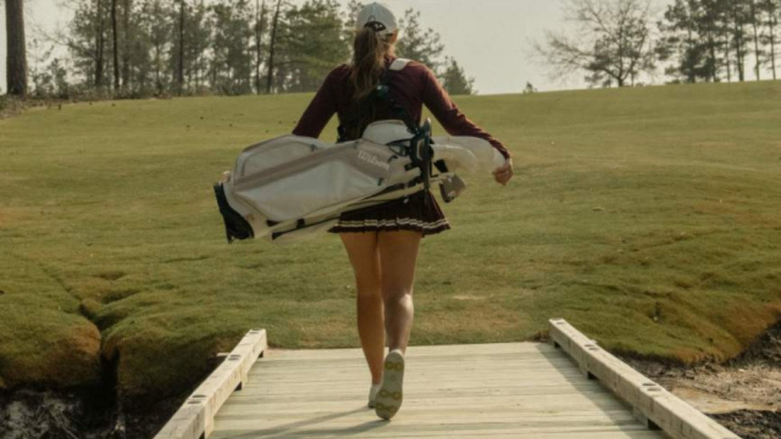 Golfista con el set Wilson Aurora Women's en el campo
